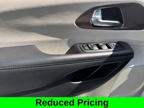 Used 2024 Chrysler Voyager LX FWD image 13