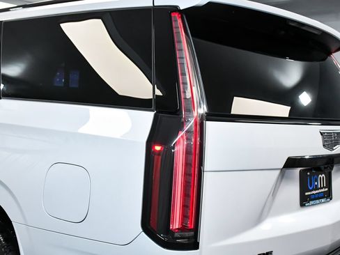 Used 2026 Cadillac Escalade ESV Platinum Sport w/ LPO, ONYX Package AWD/4WD image 89