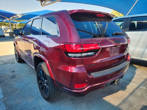 Used 2021 Jeep Grand Cherokee Laredo X AWD/4WD image 3