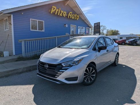Used 2025 Nissan Versa S image 2