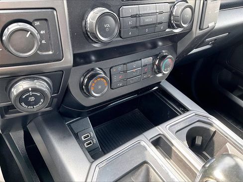 Used 2020 Ford F150 XLT w/ Equipment Group 302A Luxury AWD/4WD image 32
