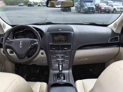 Used 2018 Lincoln MKT AWD w/ Technology Package image 4