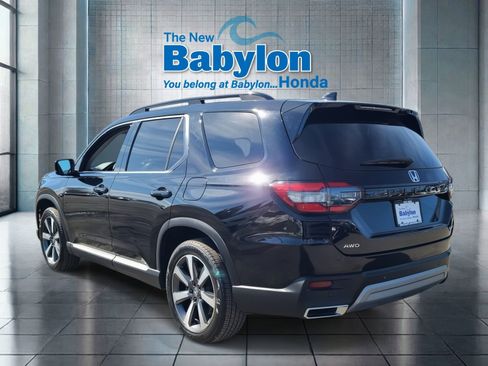 Used 2023 Honda Pilot Elite image 3