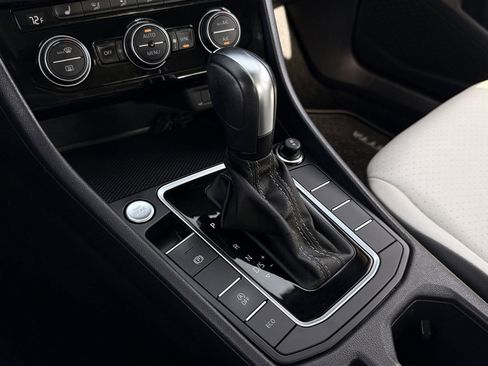 Used 2020 Volkswagen Jetta R-Line image 18