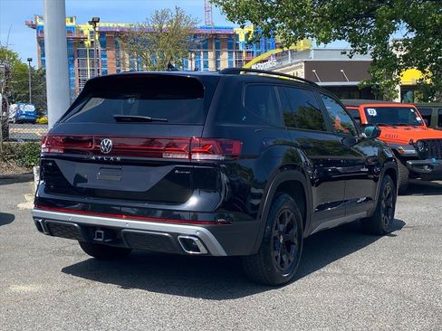 Certified 2024 Volkswagen Atlas Peak Edition SE image 3