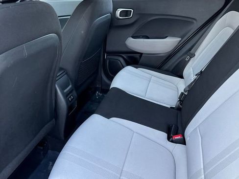 Used 2025 Hyundai Venue SEL FWD image 14