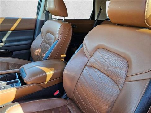 Used 2023 Nissan Pathfinder Platinum image 9
