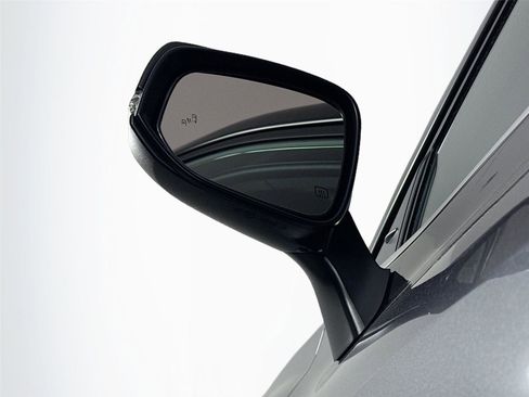 Certified 2025 Toyota Highlander XLE image 5