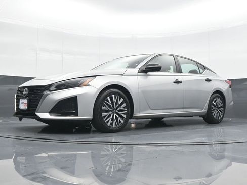 Used 2023 Nissan Altima 2.5 SV image 16