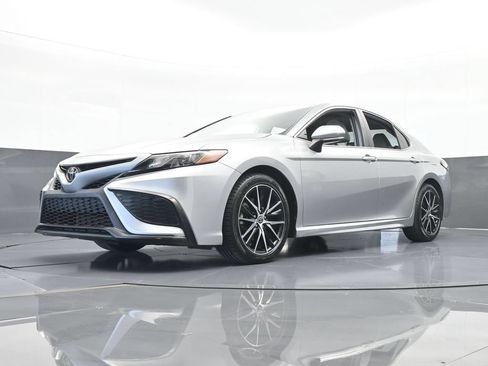Used 2021 Toyota Camry SE w/ Cold Weather Package AWD/4WD image 52