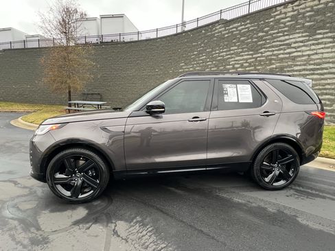 Certified 2024 Land Rover Discovery Metropolitan Edition image 2