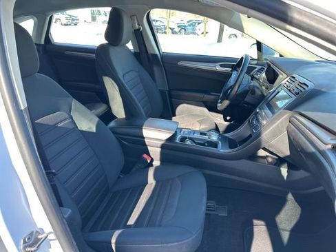 Used 2020 Ford Fusion SE image 30