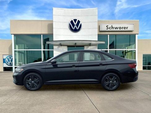 Used 2022 Volkswagen Jetta SE w/ Panoramic Sunroof Package FWD image 7