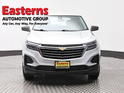 Used 2022 Chevrolet Equinox LS image 2