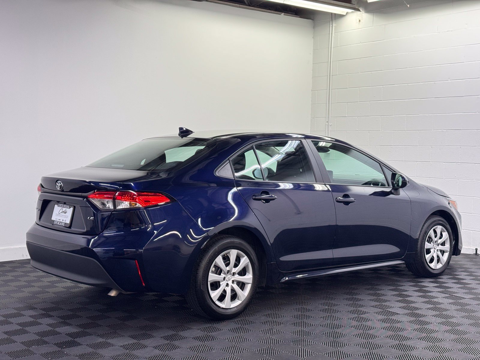 Used 2025 Toyota Corolla LE FWD image 2