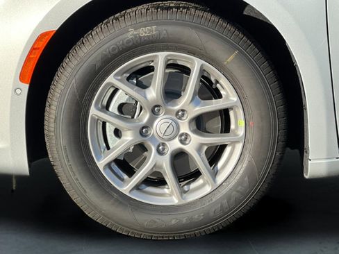 New 2026 Chrysler Pacifica Select FWD image 26