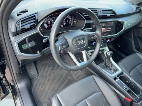 Used 2023 Audi Q3 2.0T Premium w/ Convenience Package image 4