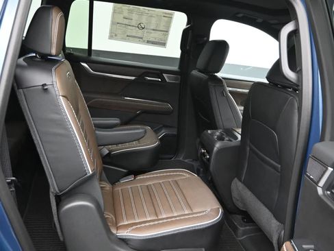 New 2026 GMC Acadia Denali Ultimate w/ LPO, Floor Liner Package AWD/4WD image 12