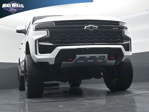 Used 2023 Chevrolet Tahoe Z71 w/ Luxury Package AWD/4WD image 18