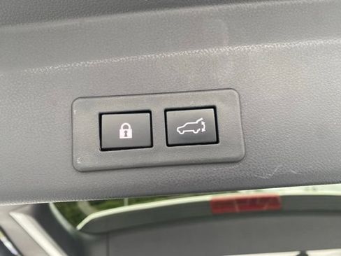 Used 2023 Subaru Ascent Limited w/ Technology Package AWD/4WD image 10