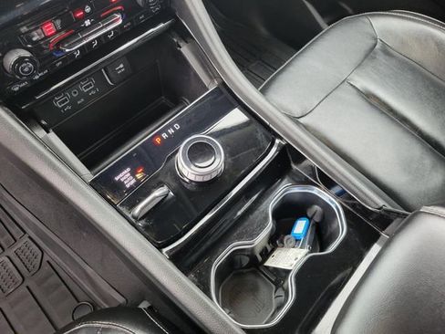 Used 2023 Jeep Grand Cherokee L Limited w/ Black Appearance Package image 22