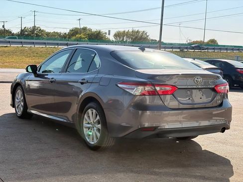 Used 2019 Toyota Camry LE FWD image 5