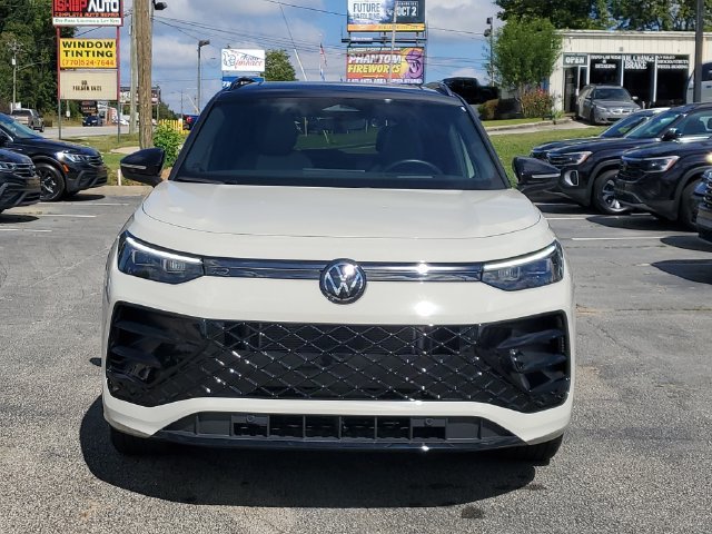 Certified 2026 Volkswagen Tiguan SE R-Line FWD image 2