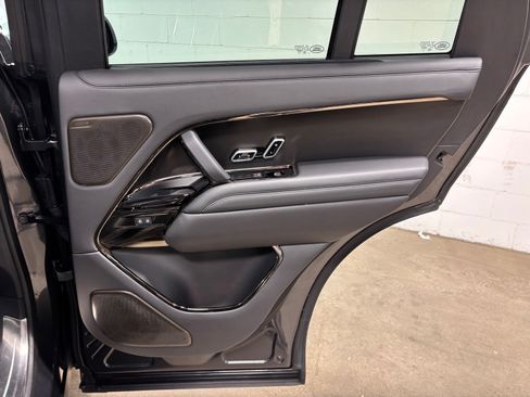 Used 2023 Land Rover Range Rover SV AWD/4WD image 41