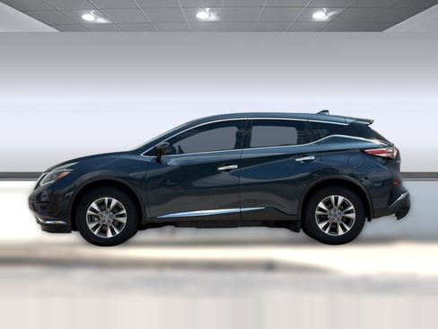Used 2018 Nissan Murano S FWD image 2
