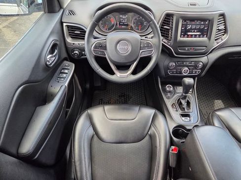 Used 2019 Jeep Cherokee Latitude Plus w/ Comfort/Convenience Group AWD/4WD image 13