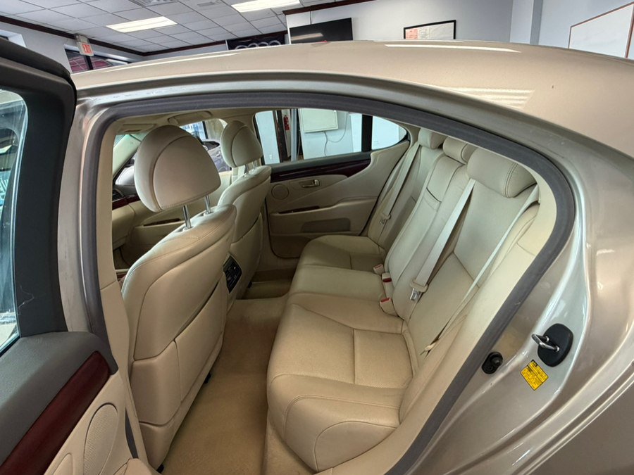 Used 2011 Lexus LS 460 w/ Comfort Pkg RWD image 29
