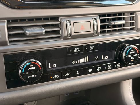 Used 2025 Nissan Pathfinder S FWD image 24