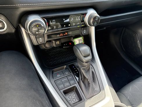 Used 2025 Toyota RAV4 XLE AWD/4WD image 22