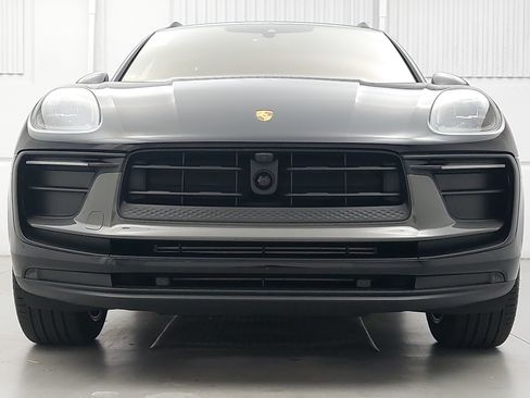 Certified 2026 Porsche Macan Turbo AWD/4WD image 10