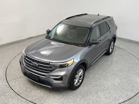 Used 2022 Ford Explorer XLT w/ Equipment Group 202A AWD/4WD image 13