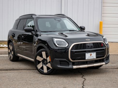 Used 2025 MINI Cooper Countryman S w/ Comfort Package Max image 9