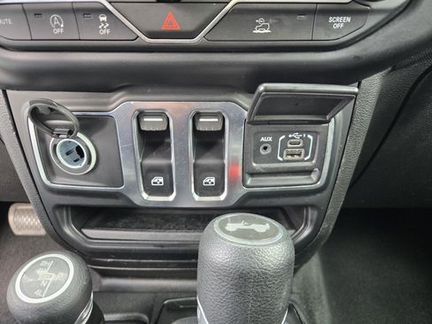 Certified 2021 Jeep Wrangler Sport AWD/4WD image 13