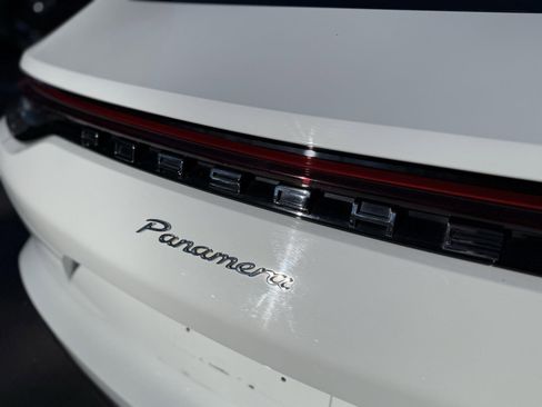 Used 2021 Porsche Panamera image 11
