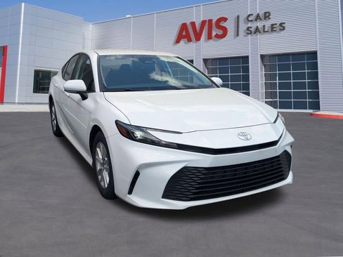 Used 2025 Toyota Camry LE FWD image 3