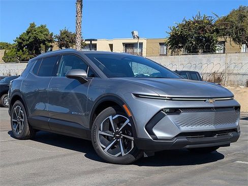 New 2026 Chevrolet Equinox EV LT image 2