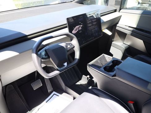 Used 2025 Tesla Cybertruck AWD Crew Cab image 12