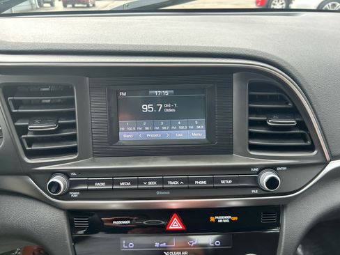 Used 2020 Hyundai Elantra SE w/ Cargo Package (C1) FWD image 16