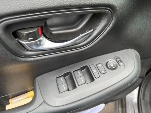 Used 2023 Honda HR-V LX image 14