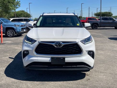 Used 2023 Toyota Highlander Limited image 2