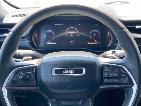 Used 2023 Jeep Grand Cherokee Limited AWD/4WD image 7