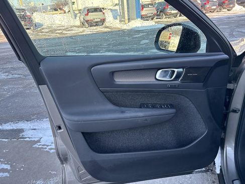 Used 2022 Volvo XC40 T5 R-Design w/ Climate Package image 16