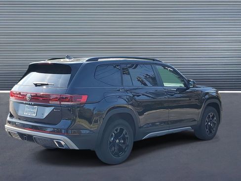 New 2026 Volkswagen Atlas Peak Edition image 3