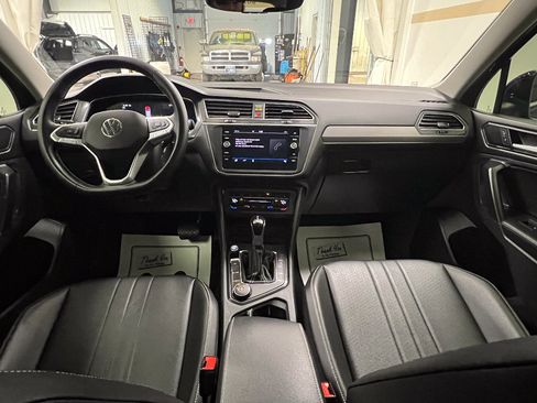 Used 2022 Volkswagen Tiguan SE w/ Panoramic Sunroof Package AWD/4WD image 8