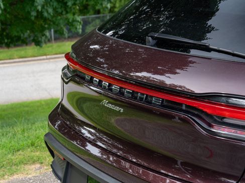 Certified 2026 Porsche Macan AWD/4WD image 15