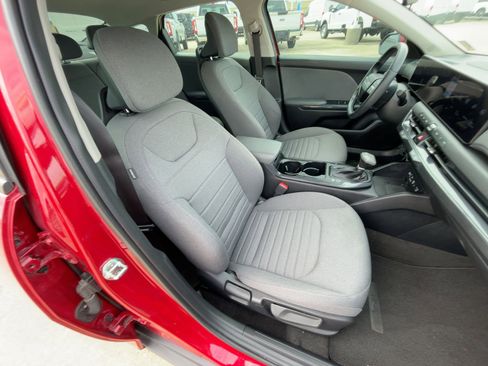 Used 2025 Kia K4 EX image 30